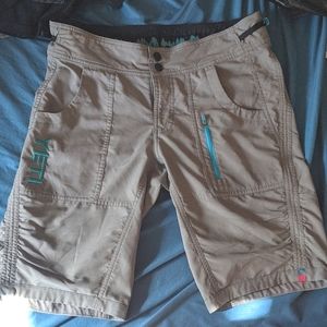 Yeti Beti bike shorts